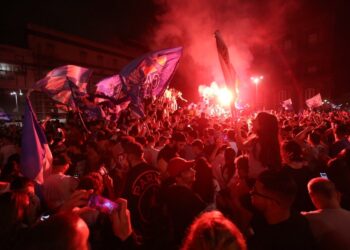 Copa de Italia en Napoli, fiesta callejera sin tapabocas