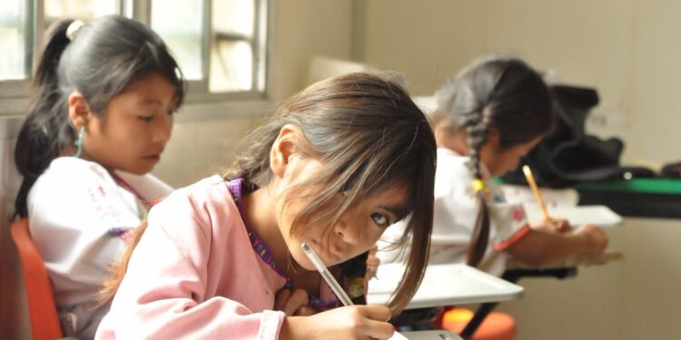 Ministerio de educación establece regreso y Cámara de representantes pide re consideración