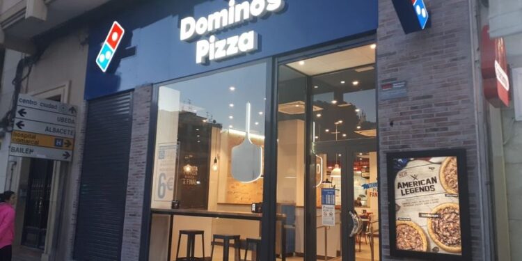 Domino’s Pizza descuenta a sus empleados salarios pagados en cierre por la pandemia