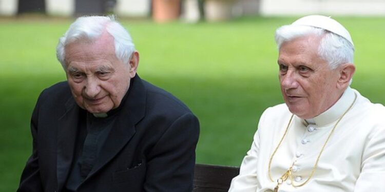 En el papel impopular del papa hermano