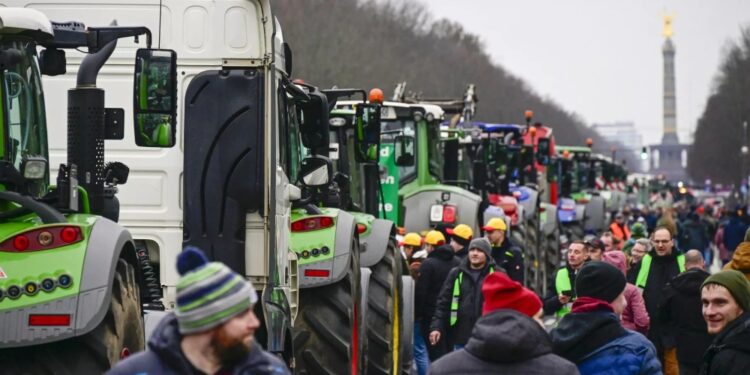 Alemania niega recurso a sus ciudadanos mientras alienta ayuda a Ucrania