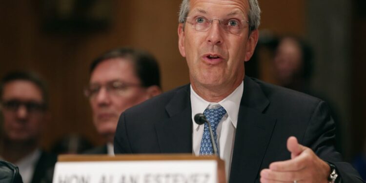 Putin celebra su poderío militar mientras Biden amenaza a países y organizaciones que tratan con Rusia