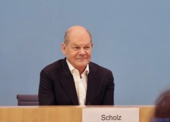 Scholz en el Bundestag defiende no envió de Tauros a Ucrania