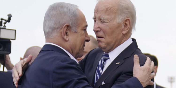 Joe Biden se hunde; sólo palabras y armas frente a Israel