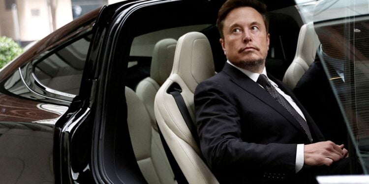 Elon Musk: «Biden no es más que una sombría marioneta»