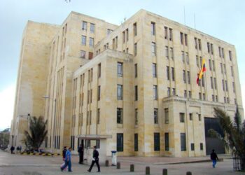 Colombia; gobierno recorta $31 billones para sanear cuentas fiscales