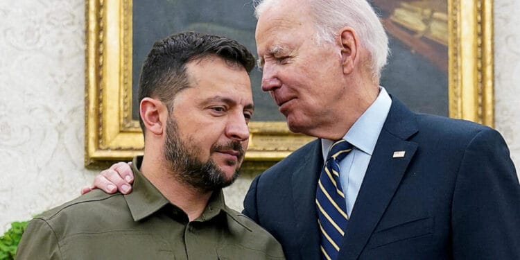 Muerte y destrucción se podrían haber evitado; Joe Biden y Volodimir Zelensky deben explicar para qué sirvió la guerra de Ucrania