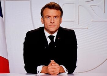 El “ frenético calenturiento guionista” del Elíseo