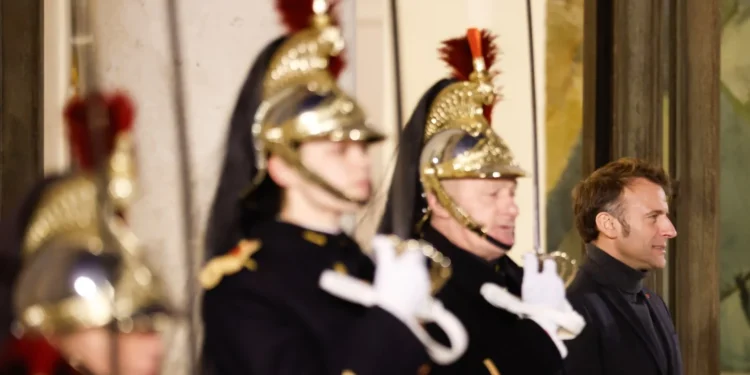 Macron: las ínfulas de un emperadorcito