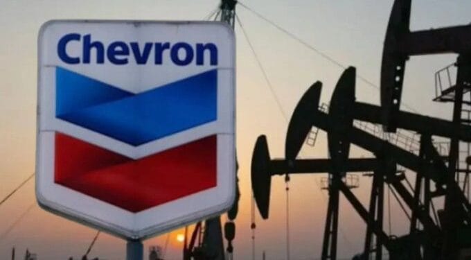 Nicolás Maduro cede ante Chevron; seguirán extrayendo petróleo en Venezuela