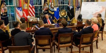 Europa impotente en Oriente Medio; se autodestruye mientras reverencia a EEUU