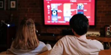Redimir audiencias; el afán de los medios tradicionales